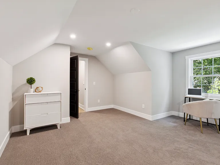 1110 W Valley Rd — Photo 48