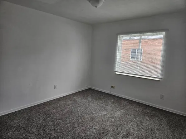 33050 Aurora Rd APT 6, Solon, OH 44139