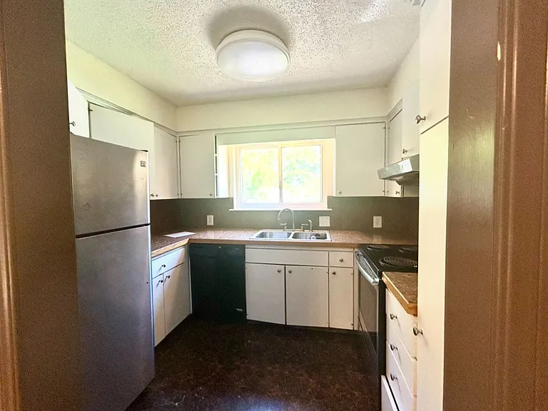 821 E Lakeside Dr — Photo 12