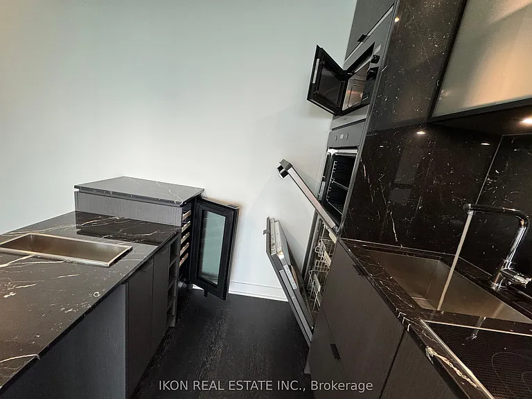 11 Yorkville Ave #4001 — Photo 11