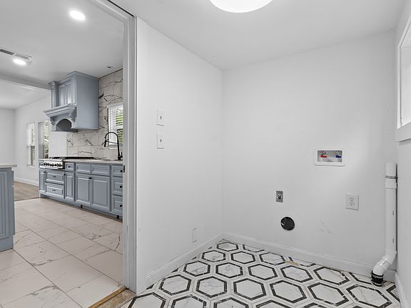 4th image of 3618 Jeffries St