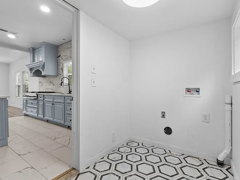 3618 Jeffries St — Photo 4