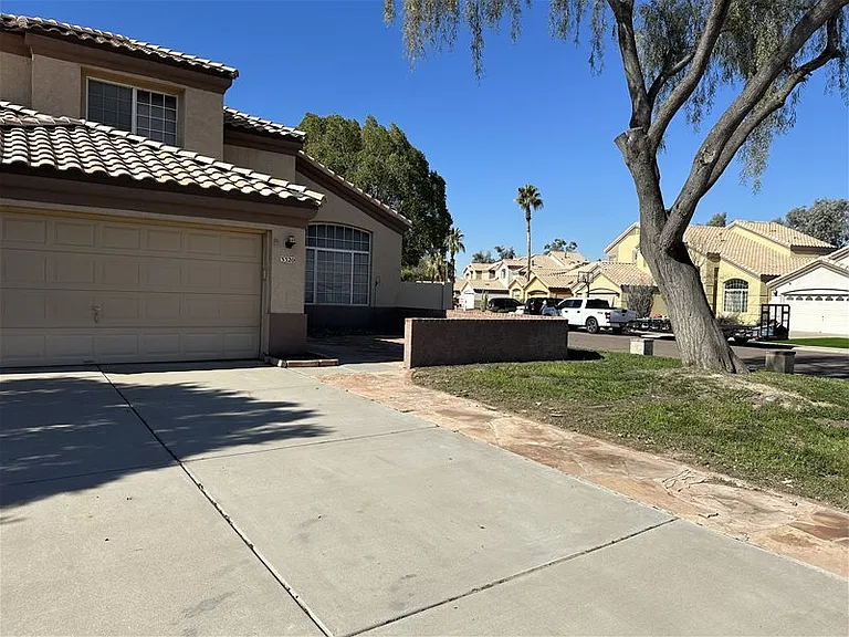 3320 N Lakeshore Ct — Photo 3