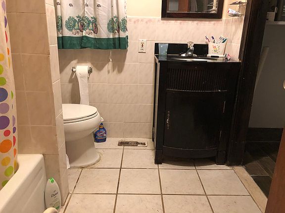 4th image of 40 Station St APT 1