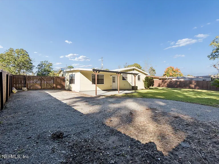 863 Westgate Dr — Photo 40