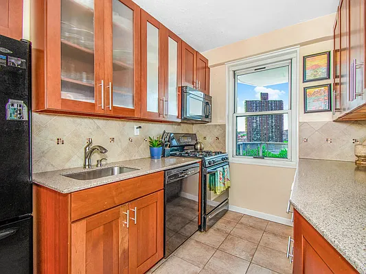 Sold by Re/Max In The City | media 6
