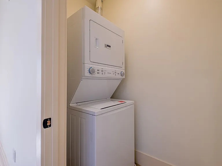 Catalina Residences — Photo 12