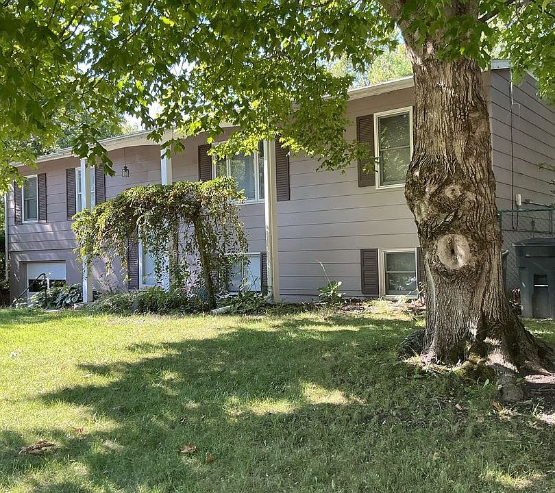 1st image of 100 Magnolia Ct