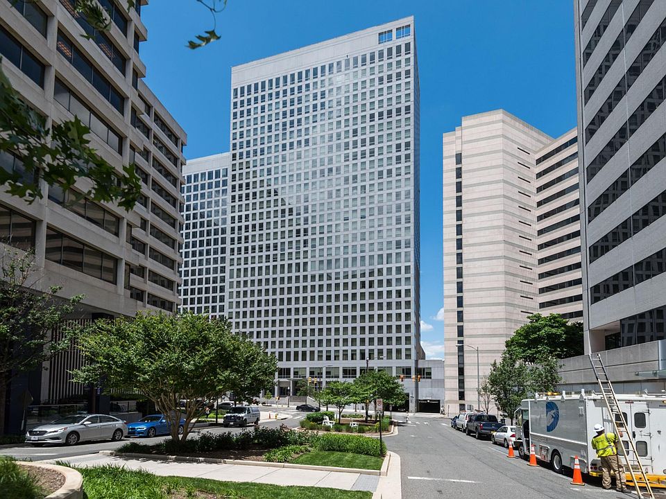 Front view from the distance.