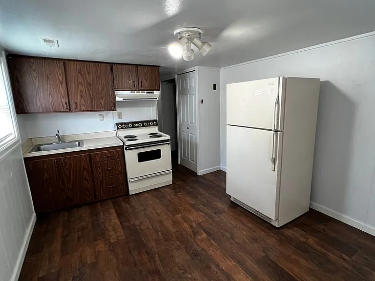 1105 Cook Ave — Photo 2