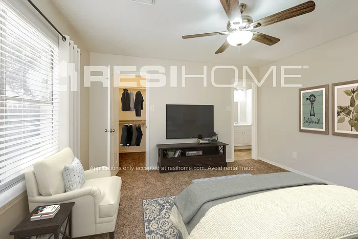 13710 Sableglen St — Photo 6