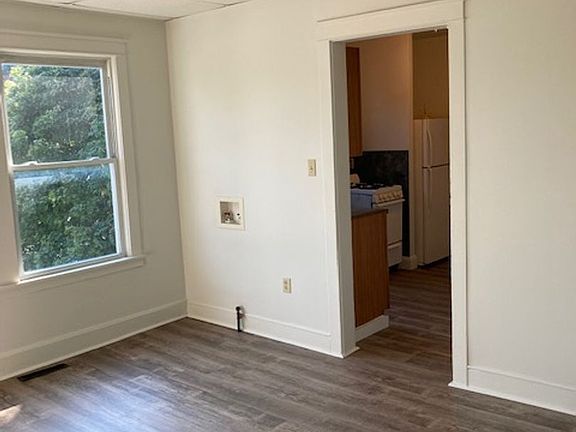 4th image of 410 E 2nd St #Fs3w