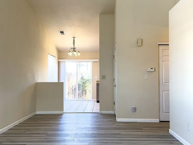 3033 W Custer Pl — Photo 3