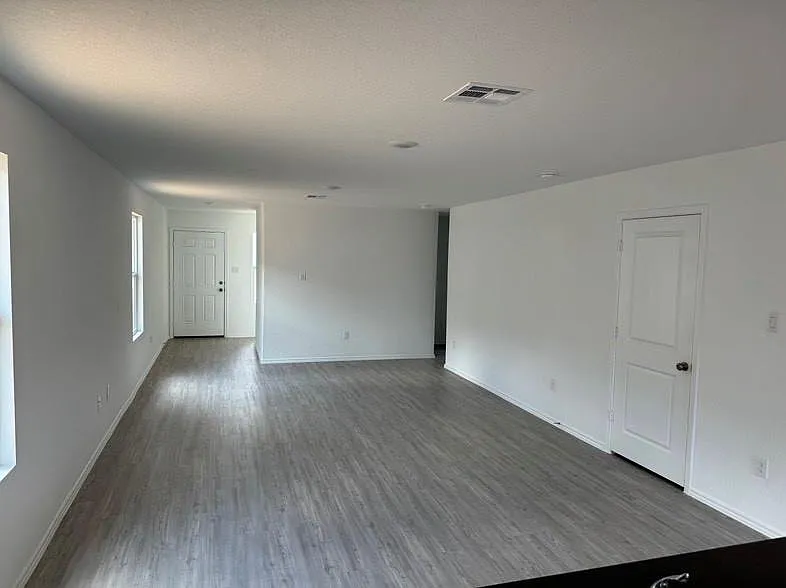 3 bed, 2.0 bath, 1266 sqft, $1,495 — Photo 3
