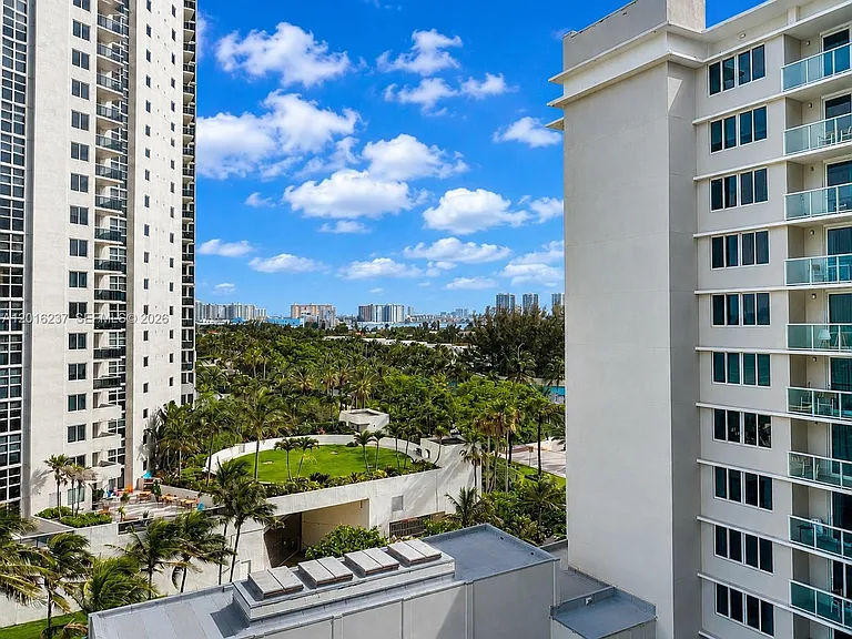 19201 Collins Ave #707 — Photo 8