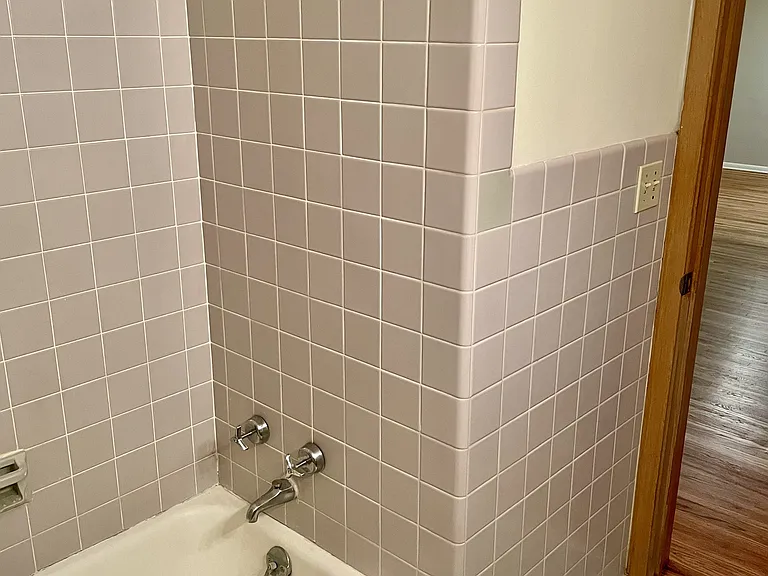 Snelling Avenue Apartments — Photo 24