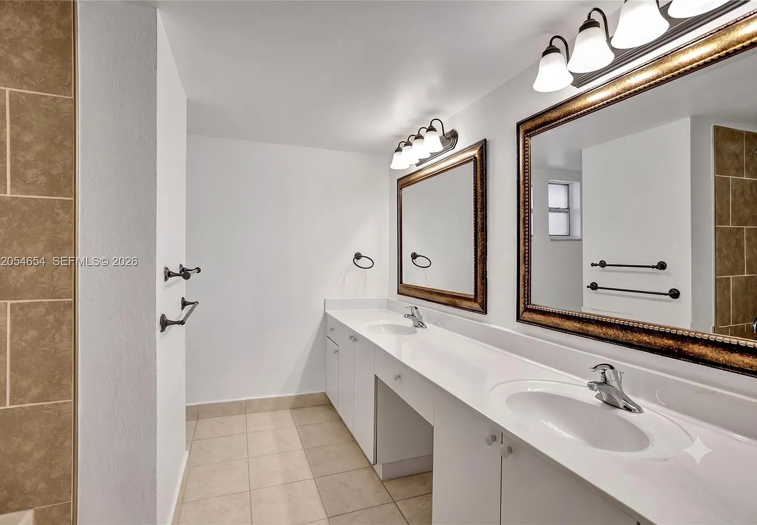 Springcrest Condo — Photo 4