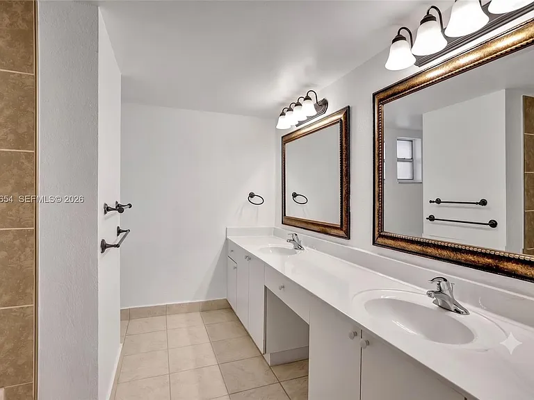 4205 N University Dr #303 — Photo 4