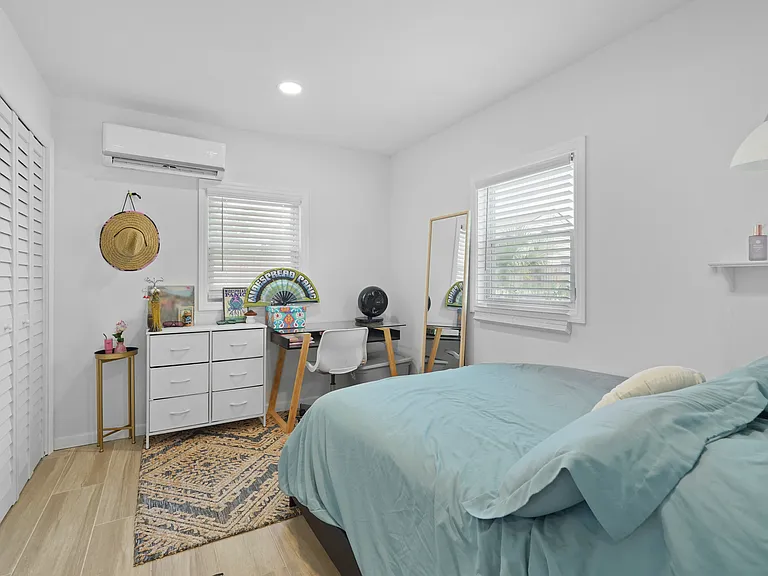 1815 E Derenne Ave #B — Photo 22