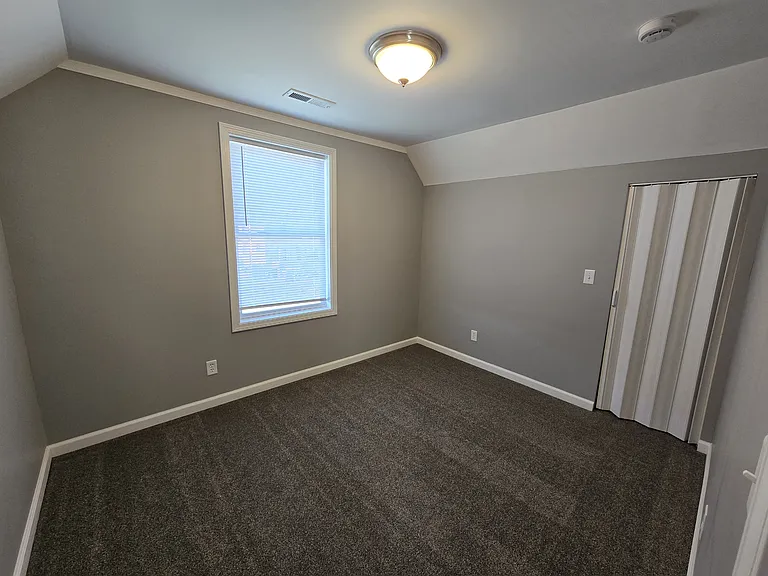 1219 E Madison St — Photo 12