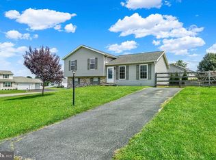 131 Switchpoint Dr, Stewartstown, PA 17363