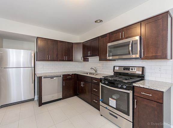 3rd image of 2653 W Rosemont Ave APT 2W