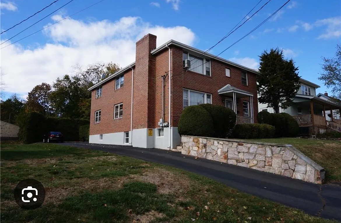 3 bed, 1.5 bath, 1475 sqft, $2,000 — Photo 3