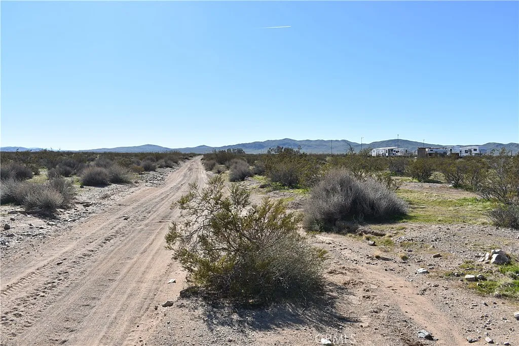 24 Frontier Rd photo 1