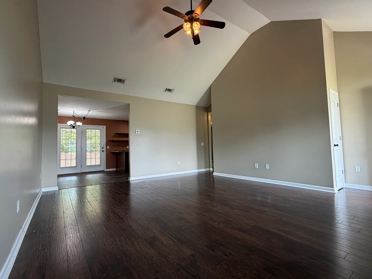 3 bed, 1428 sqft, $1,800 — Photo 4