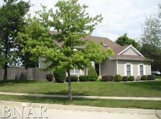 2 Long Cove Ct, Bloomington, IL