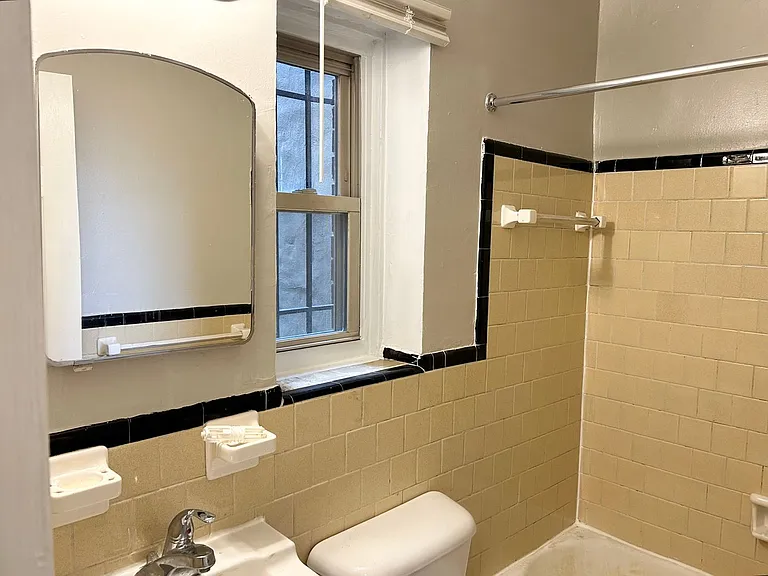 612 12th St NE — Photo 9
