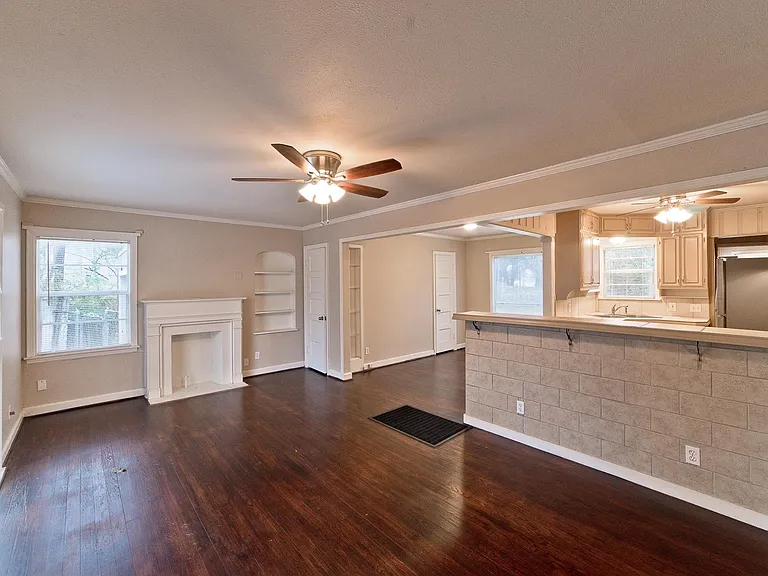 4434 Somerville Ave — Photo 3
