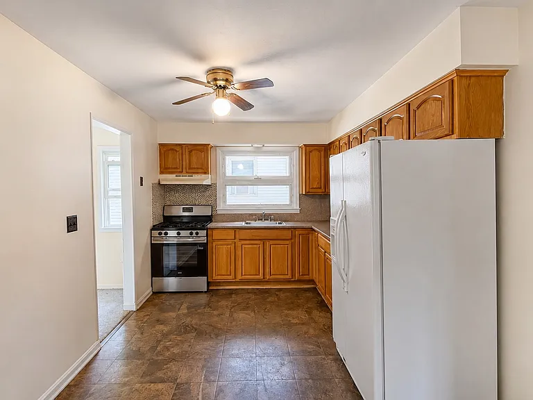 124 Kelvin Ave #2 — Photo 6