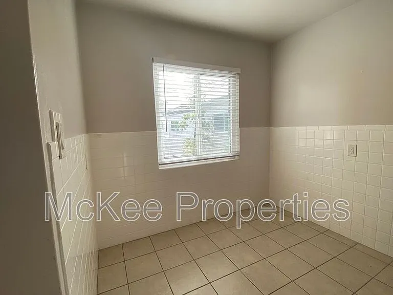 4334.5 Van Dyke Ave — Photo 5