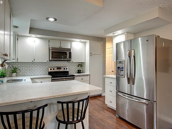 3rd image of 714 NE 108th St