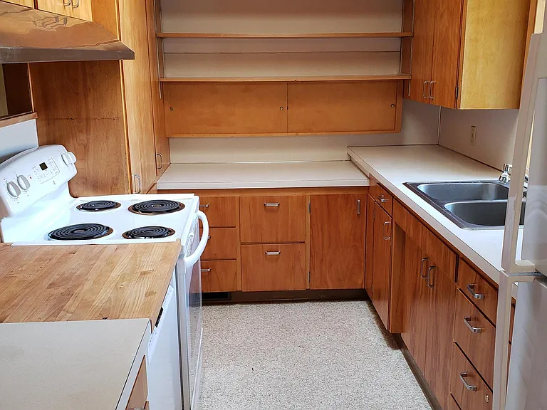 4851 SW Hoffman Ave — Photo 2