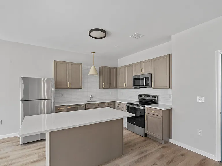 446 Waterman Avenue — Photo 9