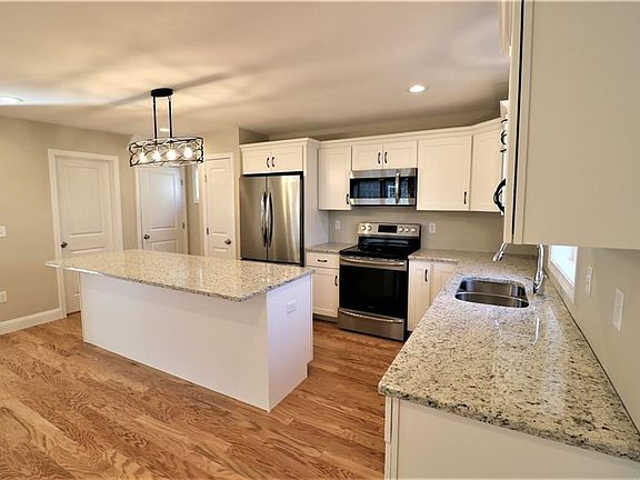 4th image of 125 Hillcrest Ave