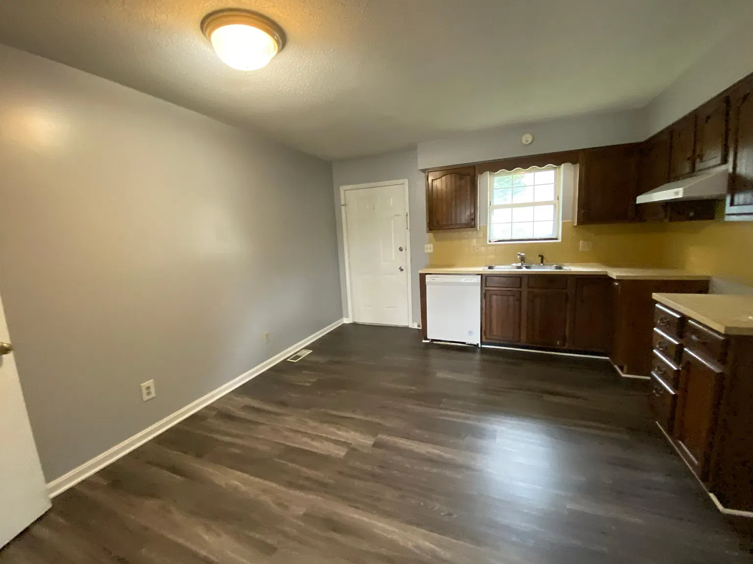 2517 Covert Ave — Photo 4