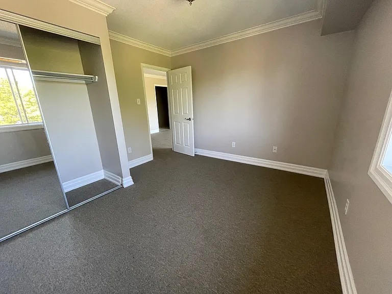 1275 Bentley Dr — Photo 9