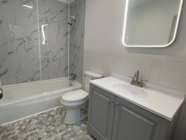 210 Greystone Ave #207-4 — Photo 1