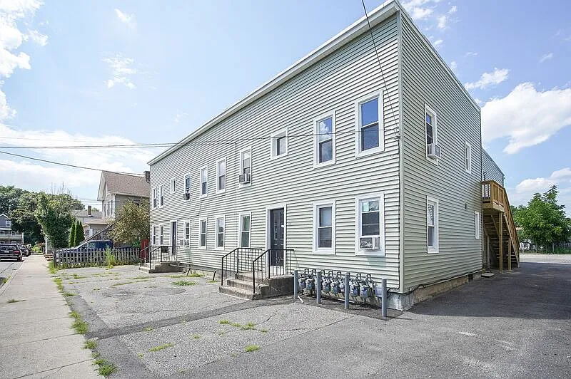 32 Joy St #2R