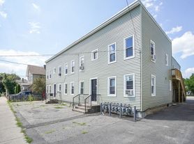 32 Joy St