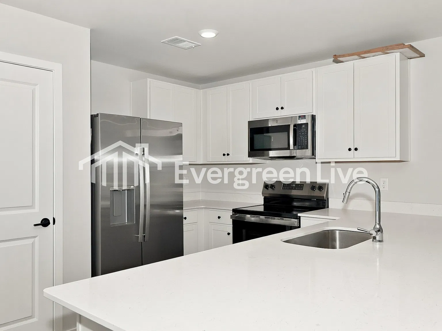 4 bed, 2.0 bath, 1667 sqft, $1,755 — Photo 2