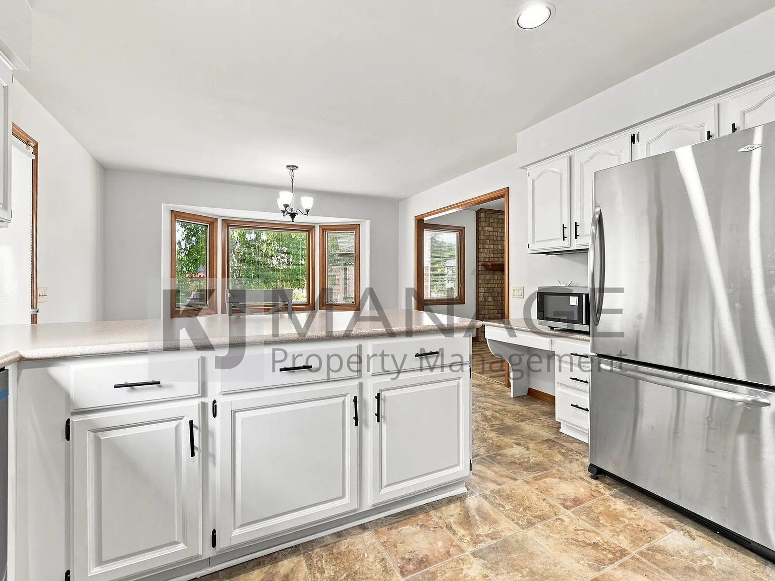 3 bed, 3415 sqft, $2,950 — Photo 3