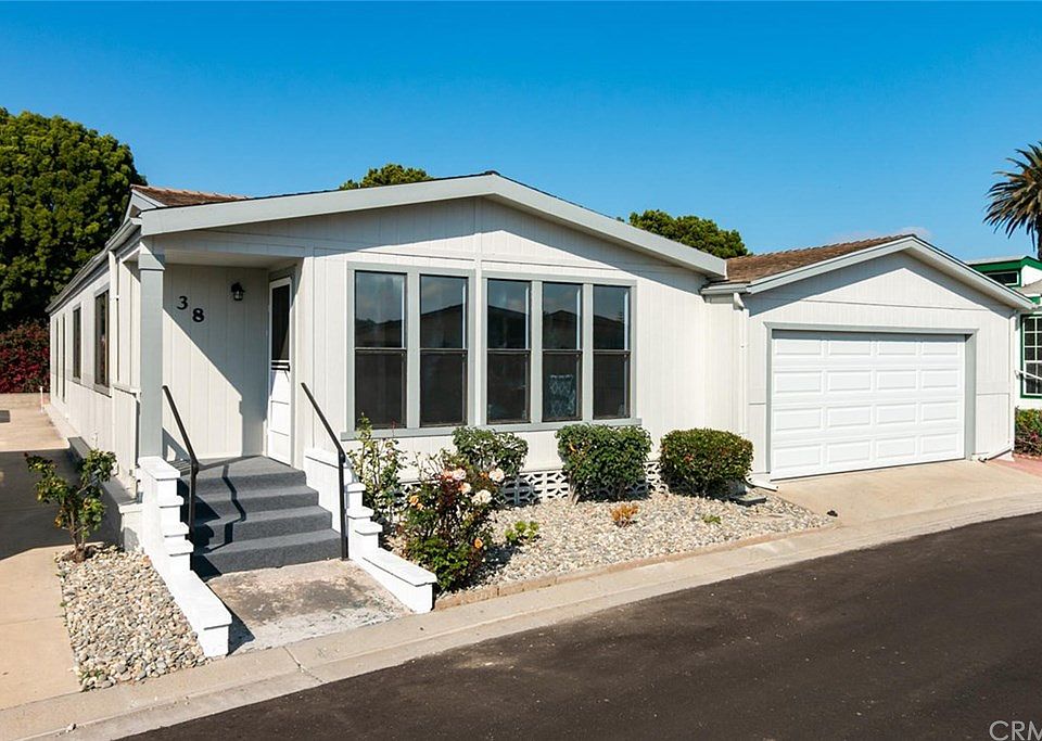 1st image of 38 Poinsettia Gardens Dr