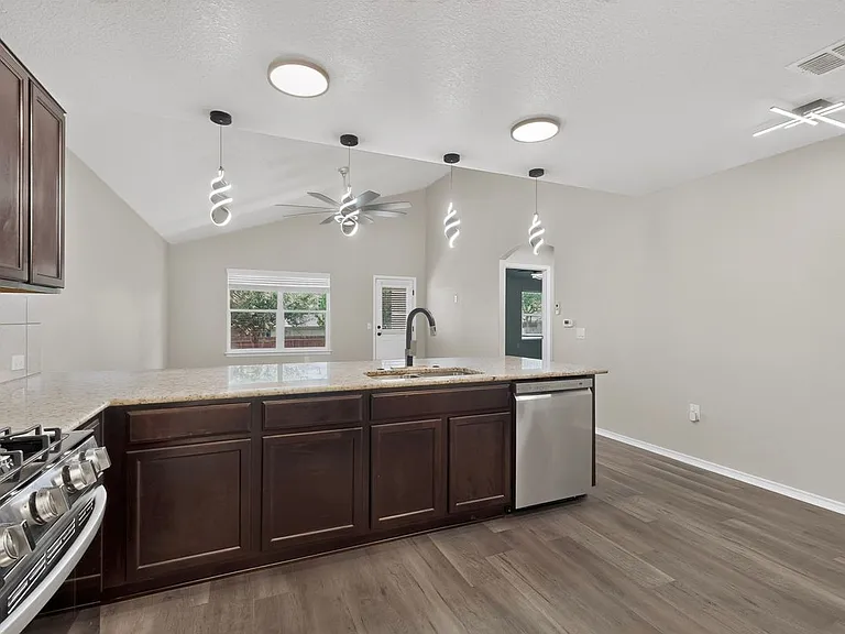 735 Pelican Point — Photo 14