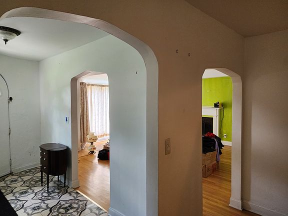 5th image of 22 Glenwood Dr