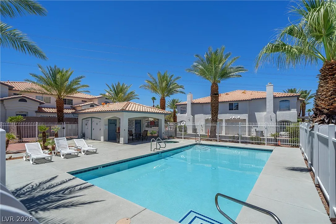 3 bed, 2.5 bath, 1408 sqft, $1,700 — Photo 1