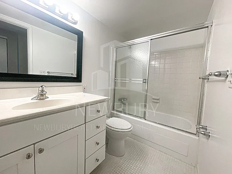 530 N Main Street - The Townhouse. — Photo 96